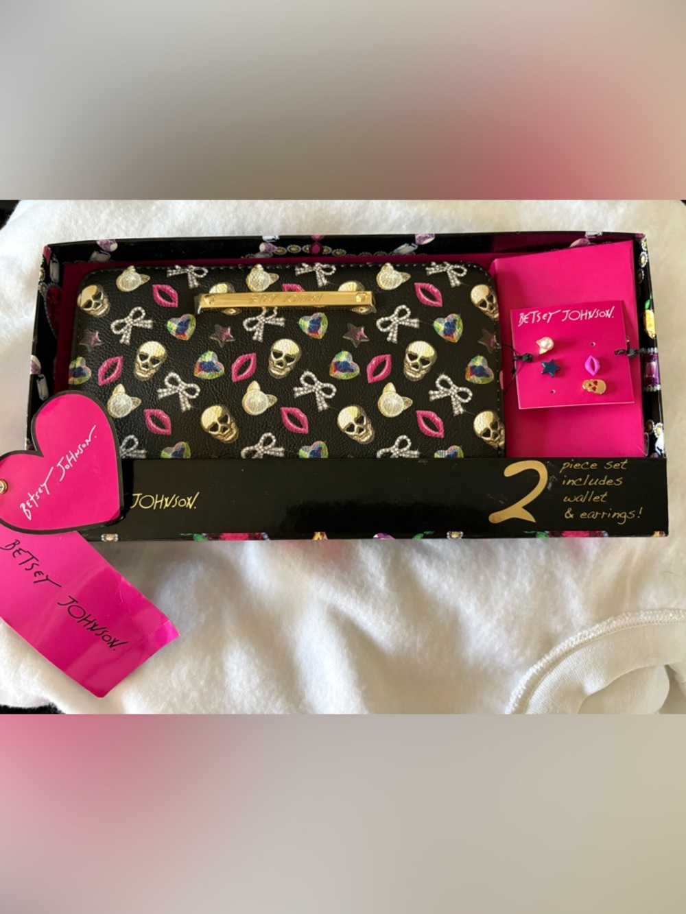NWT Betsey Johnson 2 pc set Earrings and Wallet